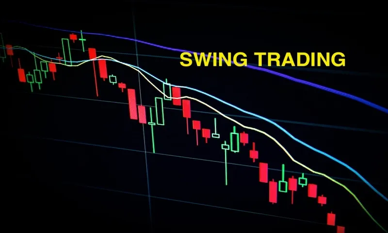 معاملات سوئینگ شامل نگه‌داشتن موقعیت‌های معاملاتی برای چند روز تا چند هفته است.