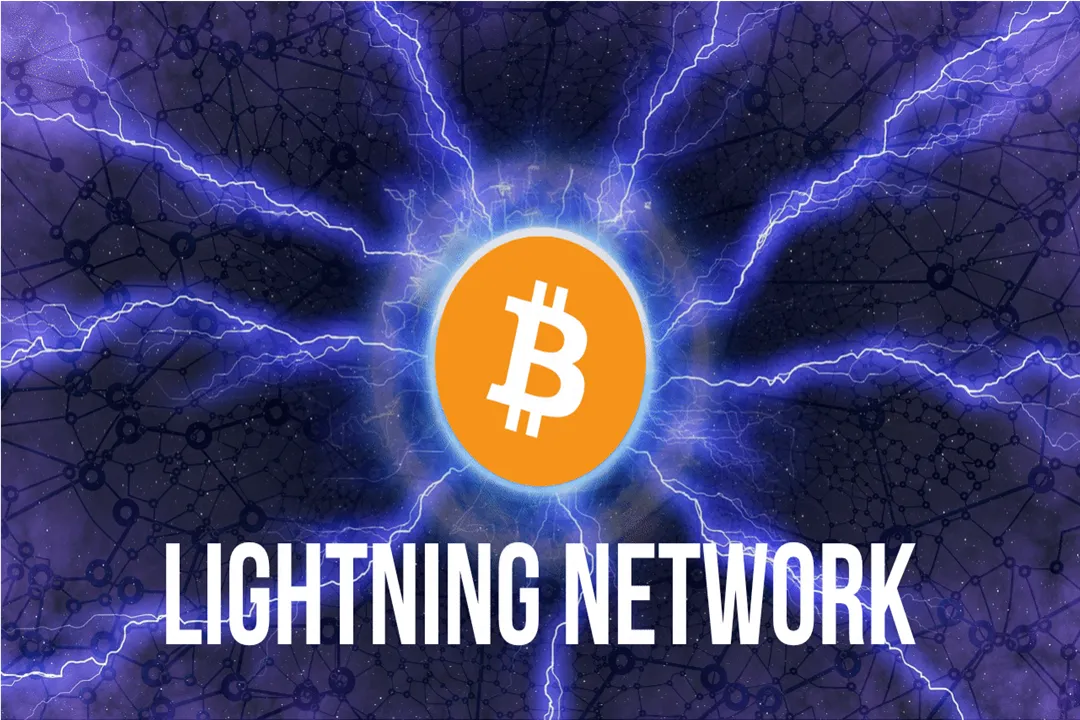 بهبودهایی مانند شبکه لایتنینگ (Lightning Network) و پیشرفت‌های در زمینه الگوریتم‌های رمزنگاری می‌تواند به کاهش هزینه تراکنش‌ها و افزایش سرعت آن‌ها منجر شود.