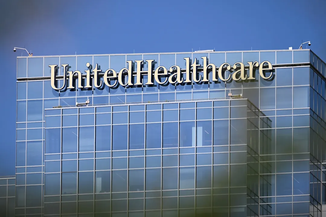 در کنار فروش سهام اپل،این شرکت ۵.۰۴ میلیون سهم از شرکت UnitedHealth خریداری کرده است